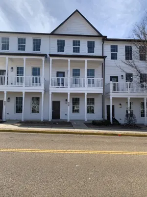 Oxford Townhouse 4 Bedrooms 4 Bathrooms with Garage