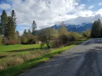 Cabin in the woods, ideal for long stays.