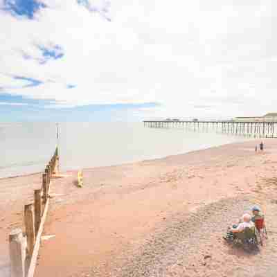A 6 bedroom property, 2 minute walk to the sea front, beach and restaurants. Fitness & Recreational Facilities