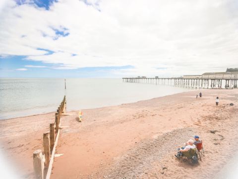 A 6 bedroom property, 2  minute walk to the sea front, beach and restaurants.