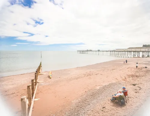 A 6 bedroom property, 2  minute walk to the sea front, beach and restaurants. Hotels in Teignmouth