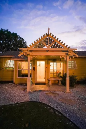 Manatee Cove: Private Oasis with Wildlife, Hot Tub & Fun Game Room!