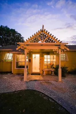 Manatee Cove: Private Oasis with Wildlife, Hot Tub & Fun Game Room!