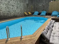 T3 Bord Canal du Midi Piscine Hotels in Homps