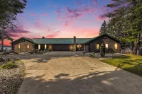 Lakefront, Indoor Pool+Hot Tub,  Sandy Beach+Dock+Kayak, Gameroom+Firepit