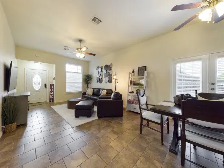 Quiet Private Home located 10 min to Kyle Field with great access to everything.