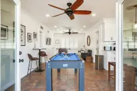 BOHEMIAN AND MODERN SERENE HOME WITH POOL