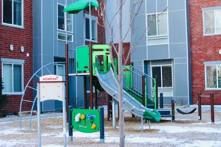 Cozy 1 Bed 1 Bath Apartment w/ Pool, Hot Tub, Gym, Pool Table, Arcade Games