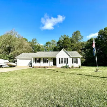 Pet Friendly Home 2 minutes from Lake Norman State Park 3BR/2BA