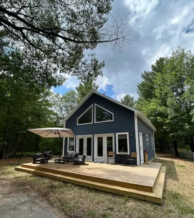 The Blue Elk - Lake Huron Views & Beach Access Отели рядом с достопримечательностью «Оскода Бич Парк»