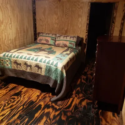This secluded cabin is tucked away in the mountains. With a handicap access ramp