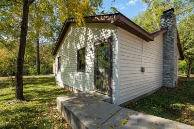 Rustic River Retreat- located right on the Whitewater River!