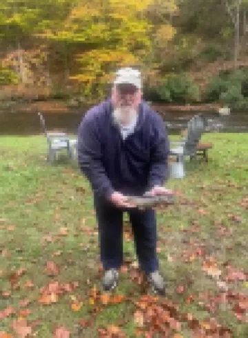 Cozy creek side cabin.  Pet Friendly.   Single Story, with ramp at entry