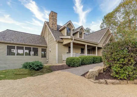 Galena Getaway: Sauna, Hot Tub, Fire Pit, and Arcade Fun Awaits!