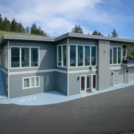 Epic Columbia River views * New Modern Home in the heart of the gorge.