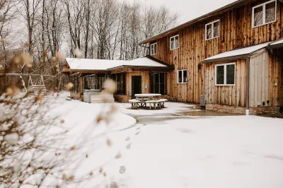 Cheerful Family Manor- Sleeps 25 w/hot tub and private pool in Amish Country Hotel a 