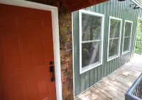 Secluded Treehouse in the Woods 10 Minutes to Landing & Sdc!