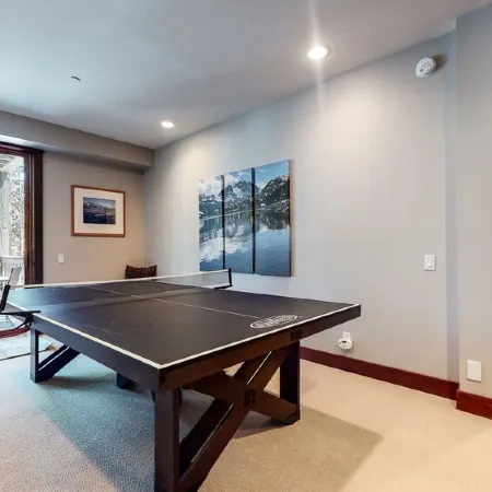 Luxurious and Elegant Mountain Living in the Heart of Mammoth. Ski,Golf,Jaccuzi