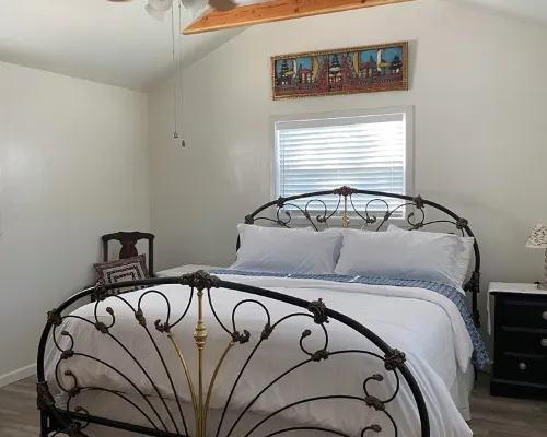 Cozy cottage in delightful Ahwahnee with AC, WiFi Hotels in Ahwahnee