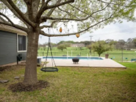 2 King Beds in This Relaxing Home on the Greenbelt. Hotels in Buda