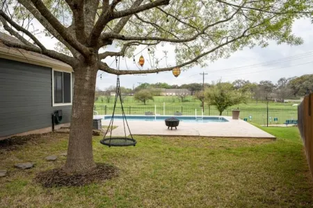 2 King Beds in This Relaxing Home on the Greenbelt.