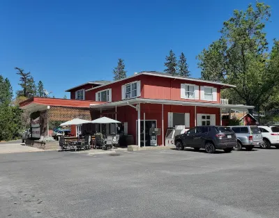Upstairs 4 Bedroom Applegate Valley Hotels near Applegate Library