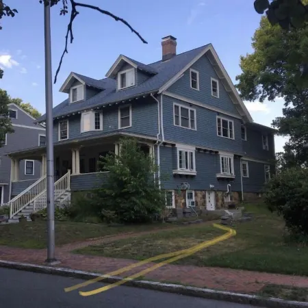 Garden Studio, access to I-93 to Airport, Tufts U, Hiking & Chevalier Theater.