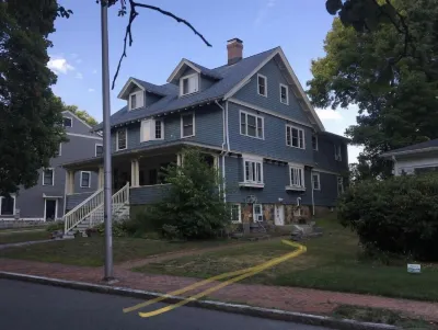 Garden Studio, access to I-93 to Airport, Tufts U, Hiking & Chevalier Theater.