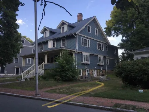 Garden Studio, access to I-93 to Airport, Tufts U, Hiking & Chevalier Theater.