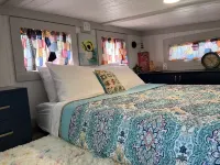 “SERENDIPITY” a boho inspired tiny home on wheels in country setting Hotel a Nolan County