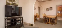 Spacious R&R University Retreat