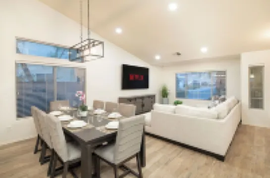 L'Amore: A Spacious 4-bedroom pool house in lovely Chandler