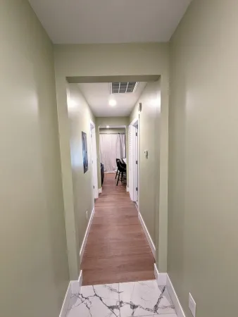 Sleek and Central Small Home ~ Close to everything