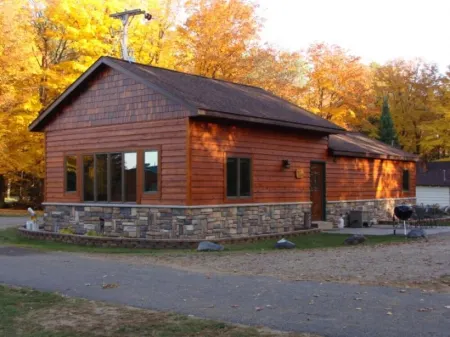 On North Twin Lake- Northern Exposure Rentals "Musky Lodge"