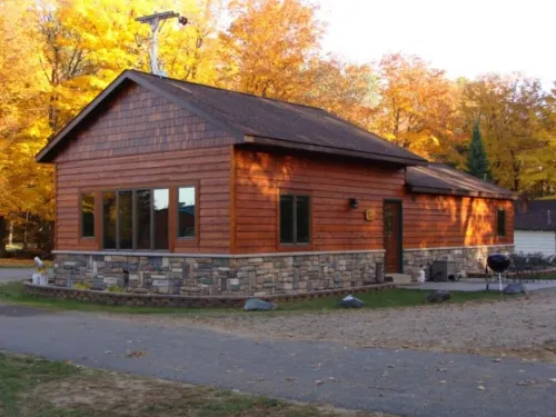 On North Twin Lake- Northern Exposure Rentals "Musky Lodge"