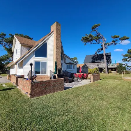 Beautiful Waterfront Vacation Rental on the Currituck Sound
