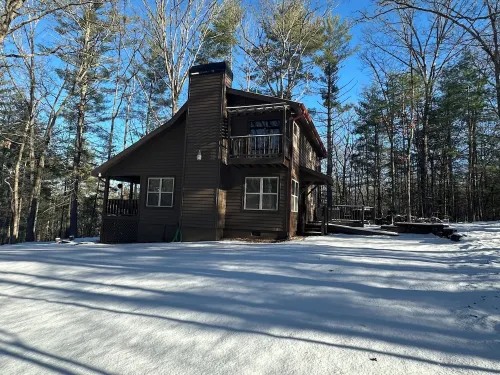 Cozy Cabin on Wooded Acre, Fire Pit, Games, Fully Equipped. Ucstr License#020096