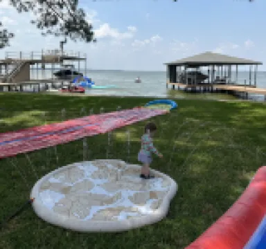 Waterfront, 2 Mins to Town, Amazing Patio, Fire Pit & More 槍管城酒店