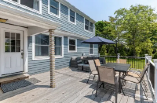 Coastal Retreat With Saltwater Heated Pool, 5 Min To Beach, Fire Pit, 4 BDRM