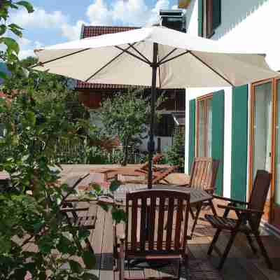 Sunny, spacious & fully equipped, castle views, close to lake/beach, restaurants Hotel Exterior