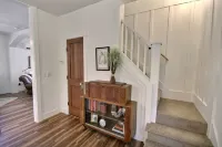 An authentic downtown Roslyn home! Walk everywhere, pets welcome!