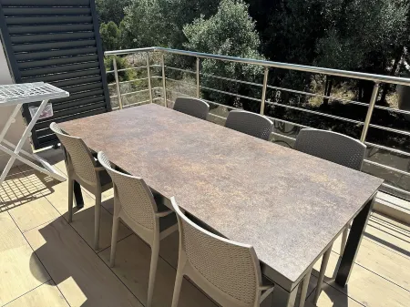 Appartement au Calme à 5km du Port de Bonifacio Отели рядом с достопримечательностью «Office Municipal de Tourisme de Bonifacio»