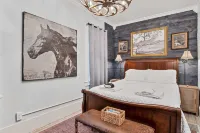 Grange Hill Farmhouse - unwind in wine country, 15 minutes from Lake Michigan - Homestays