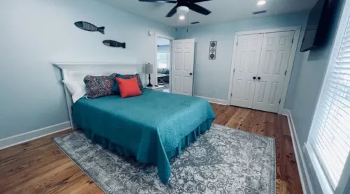 Dasoto Landing, A gated community with 3 min walk to pool, tennis court & beach.
