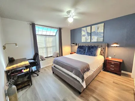 Lake life 1-bedroom,1-bath condo in peaceful Garland TX