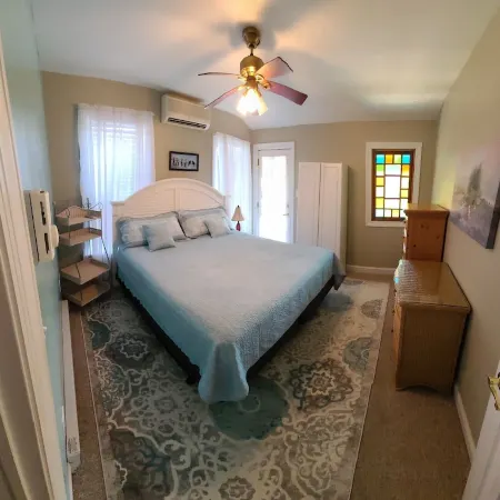 Beautiful, Cozy Condo with large private deck!