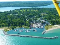 Family friendly!  Walk to Fishtown, beaches, shops and restaurants.