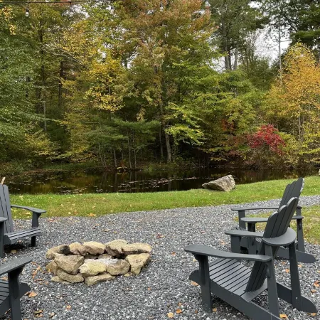 Roudy’s Retreat: Secluded Mountain Cabin with Hot Tub and Private Pond