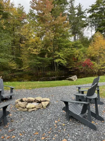 Roudy’s Retreat: Secluded Mountain Cabin with Hot Tub and Private Pond