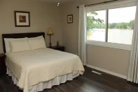 Camm's Lakeside Retreat (Close to Charlotte), Family-Friendly, Boat Available Hotel dekat Daniel Stowe Botanical Garden